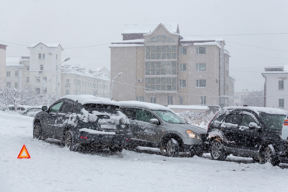 schade met geleend auto op wintersport
